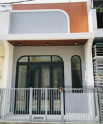 nhà mới xây chính chủ ,có1pn tầng trệt ,phù hợp gđ có ông bà ở kề ubnd phường,bv quận 9,trường học