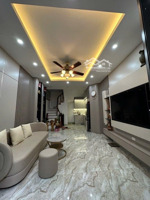 nhà lô góc thông sàn - vị trí trung tâm hai bà trưng.