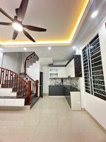 hiếm nhà ngọc lâm, long biên 2 tầng chỉ 5,9 tỷ