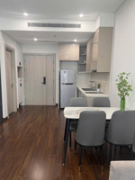 cức sốc! em còn duy nhất căn 1n+ 46m2 đã sửa thành 2pn tại toà a view cv nội khu đẹp- sổ sẵn.ib em