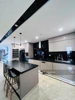 cho thuê penthouse 323,6 m2 full nội thất - thông trần phòng khách 7m - view long biên và sông hồng