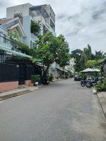 nhà đẹp chính chủ xây được 3 năm đường 8m xe hơi ngủ trong nhà. giá 7,99 tỷ