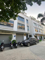 cho thuê shophouse vinhome hàm nghi. dt 95m2 5 tầng, mt 6m. thông sàn thang máy. giá 50tr