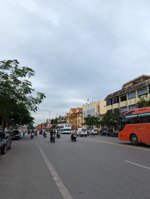 cho thuê nhà mặt tiền 8m, ngang 12m phố hồ sen. nhà mới thông sàn, có sẵn thang máy