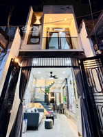 diện tích to- 3 phòng ngủ- trang bị đủ nội thất- hẻm thông- 25 mét ra mặt tiền đường hơn 4 te