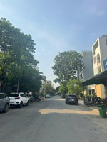 chỉ 25.8 tỷ. nhà ngay cụm trần lựu, kế vũ tông phan. dt(5x20m). ctxd: hầm trệt. lửng+3 tầng