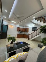 đông ngạc- nhà đẹp - ở ngay - gần ô tô tránh, dt 30m2 x 4 tầng, 4 pn. phòng nào cũng thoáng sáng.