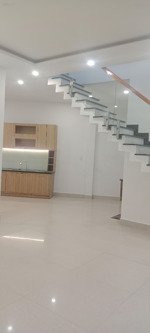 nhà 2 tầng gần chợ hoà mỹ, bến xe tt đà nẵng kiệt 3,5m ô tô đỗ cửa