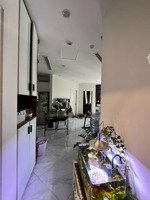 bán tâp thể nghĩa tân , cầu giấy dt 90m2 nhà 3 ngủ nội thất full đẹp giá 4,5 tỷ