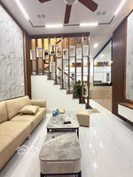 nhà đẹp trần khát chân, 50m ra ôto quay đầu, khu vực dân trí cao, ngõ thông, trước nhà 2m, không qh