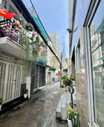 rẻ nhất khu vực - (4 x 15) (3p ngủ) hẻm 5.5m sát landmart 81, vinhome, q1 giá chỉ 90tr/m2