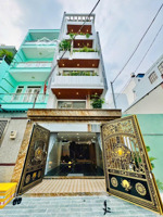 nhà hệ điện mặt trời luxury chân dài 17m đường xe hơi né nhau