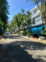 bán nhà mặt tiền sát biển mỹ khê vuông vức kinh doanh đỉnh