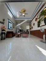 nhà mới 2 tầng full nội thất, gần ngay đường lê văn việt