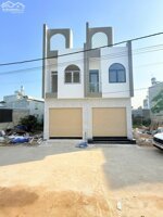 Nhà sổ riêng thổ cư 100%, đường nhựa 6 m thông 3.1 tỷ/1 lầu 1 trệt, sân đậu ô tô