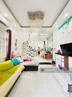 nhà xe hơi taxi - 2 lầu - chỉ hơn 6 tỷ còn thương lượng - quang trung