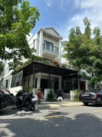 bán nhanh biệt thự góc giữa giá siêu hợp lý. lh xem nhà