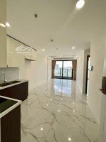 cho thuê sunshine sky city q7 , 2pn 70m2 . nt cơ bản , view thoáng . giá chỉ : 12 triệu / tháng