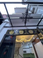 38m2 mặt tiền đẹp 4m,sân cổng riêng 4 tầng 3 ngủ,20m ra otô tránh cạnh trường th vĩnh hưng 7.4 tỷ