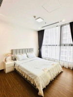 gia đình tôi cần bán gấp căn hộ 4pn- 130m2 tại vinhomes west point-giá 16 tỷ,có slot, sổ lâu dài