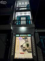 Bán nhà 3 tầng Bình Lộc –3PN, ô tô đỗ cửa, sát chợ giá 2.x tỷ