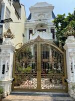 Nhà Biệt Thự Phong Cách Lâu Đài Pháp, Kiệt Oto Võ Nguyên Giáp