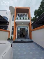 NHÀ LẦU GÓC 2 MẶT TIỀN NGAY TRUNG TÂM GẦN TRƯỜNG LÁI BỬU LONG