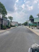 cần bán gấp lô đất giá rẻ giá 2tỉ1/70m2 nằm ngay mặt tiền hội nghĩa 28 full thổ cư