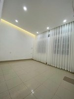 bán nhà hẻm rộng sổ hồng . giá :5 tỷ