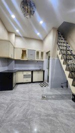 chỉ 2,95 tỷ - hẻm thoáng trần hưng đạo sát q1 - nhà 3 tầng 2pn 3wc