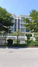 chính chủ cần bán nhà shophuose tại khu đô thị vườn sen đồng nguyên bắc ninh . giá chỉ 11tỷ