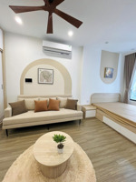 vào ở ngay studio toà sakura full đồ nội thất gam màu nâu be, ban công đb 8tr/th 