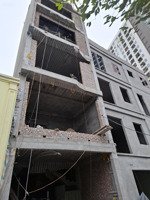 bán nhà phường việt hưng(quận long biên cũ). dt40m2. xây 6 tầng thang máy. đường thông, ô tô tránh.