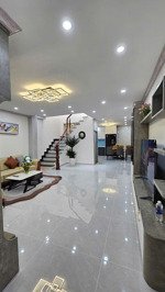 nhà đẹp cạnh đh marketing q7 - cách 20m ra mt đường tân mỹ