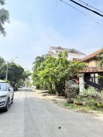 biệt thự dương quảng hàm, 260m2, 11x26m, 4t, hầm + thang máy + vườn, đối diện cityland, 1 đời chủ