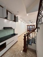 cho thuê nhà riêng-cự khối-long biên- 31m 5 tầng- 3pn - mới cứng - nội thất đầy đủ 10tr/ tháng