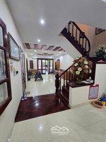 hơn 16 tỷ văn quán ngay sát đường đôi nguyễn khuyến ,phân lô ,vỉa hè ,kd . 60m ,5tầng, mt 4,5