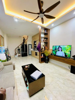 mặt ngõ thông, gần phố nhà đẹp dân xây ở ngay full nt, dân trí cao. dt 38m5t mt4m giá 12 tỷ có tl.