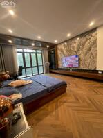 NHÀ ĐẸP- Ở SƯỚNG- PHÂN LÔ- THANG MÁY- THÔNG SÀN- Ô TÔ TRÁNH- PHỐ TRUNG KÍNH TO.