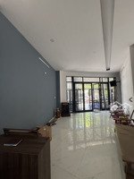 nhà đẹp 3 tầng mặt tiền trần cao vân kẹp kiệt, kinh doanh nhộn nhịp