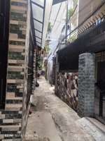 nhà tt q5 , cách q1 2p, hêm thông tiện ích ko thiếu j