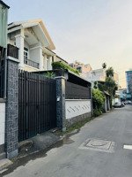 bán nhà 3 tầng mặt tiền lớn - ngay ngã tư thủ đức - giá 12,2 tỷ
