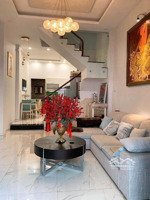 bán nhà 4 phòng ngủ hẻm 1/ nguyễn thần hiến quận 4