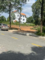 đất mặt tiền cổng sau trung tâm thể thao bình dương