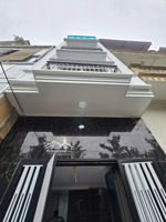 độc! bán nhà mặt ngõ cầu giấy, lô góc, 2 mặt thoáng, dân xây mới cẩn thận, sổ vuông đẹp, 5t*4 ngủ