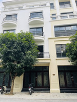 san hô 65m2, vin2. mặt tiền rộng, sát biển hồ cách vài bước chân. giá rẻ nhất thị trường