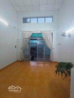 ngã tư tđ, nhà 2 tầng đường lê văn chí, p. linh trung, tđ, ô tô sát bên