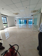 cho thuê văn phòng mặt tiền đường bến vân đồn phường 9 quận 4,dt -150m2 giá 50 triệu /tháng