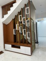 bán nhà tăng thiết giáp - thang máy- cạnh hv cảnh sát nhân dân - ô tô đỗ cửa - ngõ thông - 42m