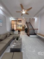 siêu phẩm nhà 3 tầng mới 100% giá rẻ nhất khu vực